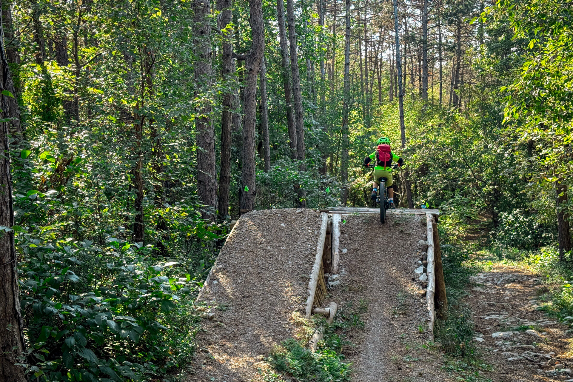 Različne tehnike premagovanja ovir na otroških MTB delavnicah